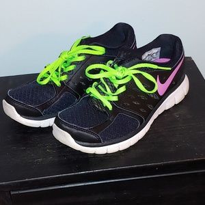 Women's NIKE Flex 2013 Run size 6
